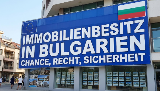 Immobilienbesitz in Bulgarien: Der umfassende Leitfaden zu Steuern, Recht und Buchhaltung, Welche Kaufnebenkosten kommen wirklich auf mich zu? Wie hoch sind laufende Grundsteuern und Müllgebühren? Wie werden Mieteinnahmen besteuert — privat vs. über eine EOOD? office@paramounts.eu https://paramounts.eu/ https://paramounts.bg/en/home/ #ImmobilienBulgarien, #PropertyBulgaria, #ImmobilienInvestition, #BulgarienSteuern, #Mieteinnahmen, #EOOD, #Kapitalertragsteuer, #Buchhaltung, #Steuerberatung, #Immobilienkauf, Der Kauf einer Immobilie in Bulgarien – ob als Ferienhaus an der Schwarzmeerküste, Stadtwohnung in Sofia oder renditestarkes Anlageobjekt – bietet attraktive Preise und günstige steuerliche Rahmenbedingungen. Um das Investment rechtssicher und finanziell optimal zu gestalten, ist fundiertes Wissen über die bulgarische Steuer- und Buchhaltungspraxis essenziell. Kaufnebenkosten und Einmalsteuern beim Erwerb Beim Kauf einer bulgarischen Immobilie fallen einmalige Nebenkosten an, die in der Regel vom Käufer getragen werden (oder nach Vereinbarung geteilt werden können). Kommunale Grunderwerbsteuer (ZMDT / Gesetz über lokale Steuern und Gebühren): Jede Gemeinde legt ihren Steuersatz selbst fest. Er liegt üblicherweise zwischen 0,1 % und 3,0 % des vertraglichen Kaufpreises bzw. des Steuermessbetrags (Tax Assessment / Danatschna Otsenka), je nachdem, welcher Wert höher ist. In Großstädten wie Sofia oder Varna beträgt der Satz meist 3 %. Eintragungsgebühr (Registry Agency / Vpisvania): Für die Eintragung des Eigentumsübergangs im Grundbuch wird eine bundesweit einheitliche Gebühr von 0,1 % des Kaufpreises erhoben. Notarkosten: Das Notarhonorar ist gesetzlich gestaffelt und richtet sich nach dem Transaktionswert. Hinzu kommt die bulgarische Mehrwertsteuer von 20 % auf die Notarleistung. Gesamtaufwand: In der Praxis sollten Käufer mit Kaufnebenkosten von insgesamt etwa 4 % bis 6 % des Kaufpreises rechnen. Jährliche Grundsteuer und Müllgebühren Als Eigentümer einer Immobilie in Bulgarien unterliegen Sie der jährlichen Abgabenpflicht an die jeweilige Kommune. https://paramounts.eu/de/steuerberatung-bulgarien/ https://paramounts.eu/de/warum-paramount/ https://paramounts.eu/de/steuerberatung-lohnbuchhaltung/ https://paramounts.eu/de/steuern-jahresschluss/